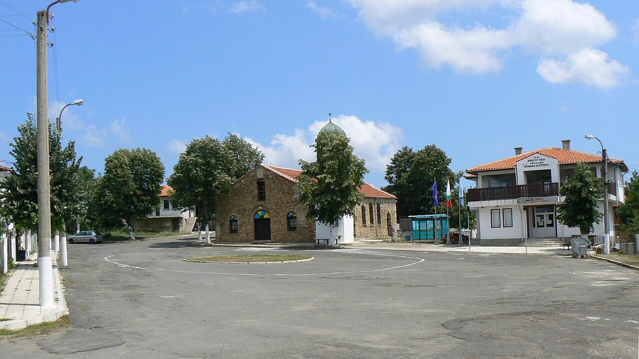 Центърът на село Българи